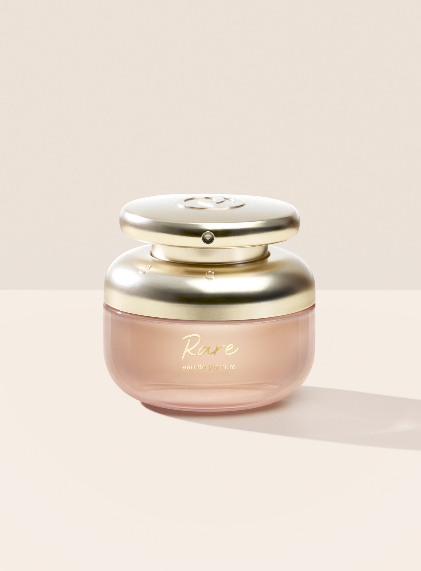 ECOMM-RARE-EAU-DE-PARFUM-01 The Rare Eau de Parfum features a rounded bottle design and a gold cap with script writing.