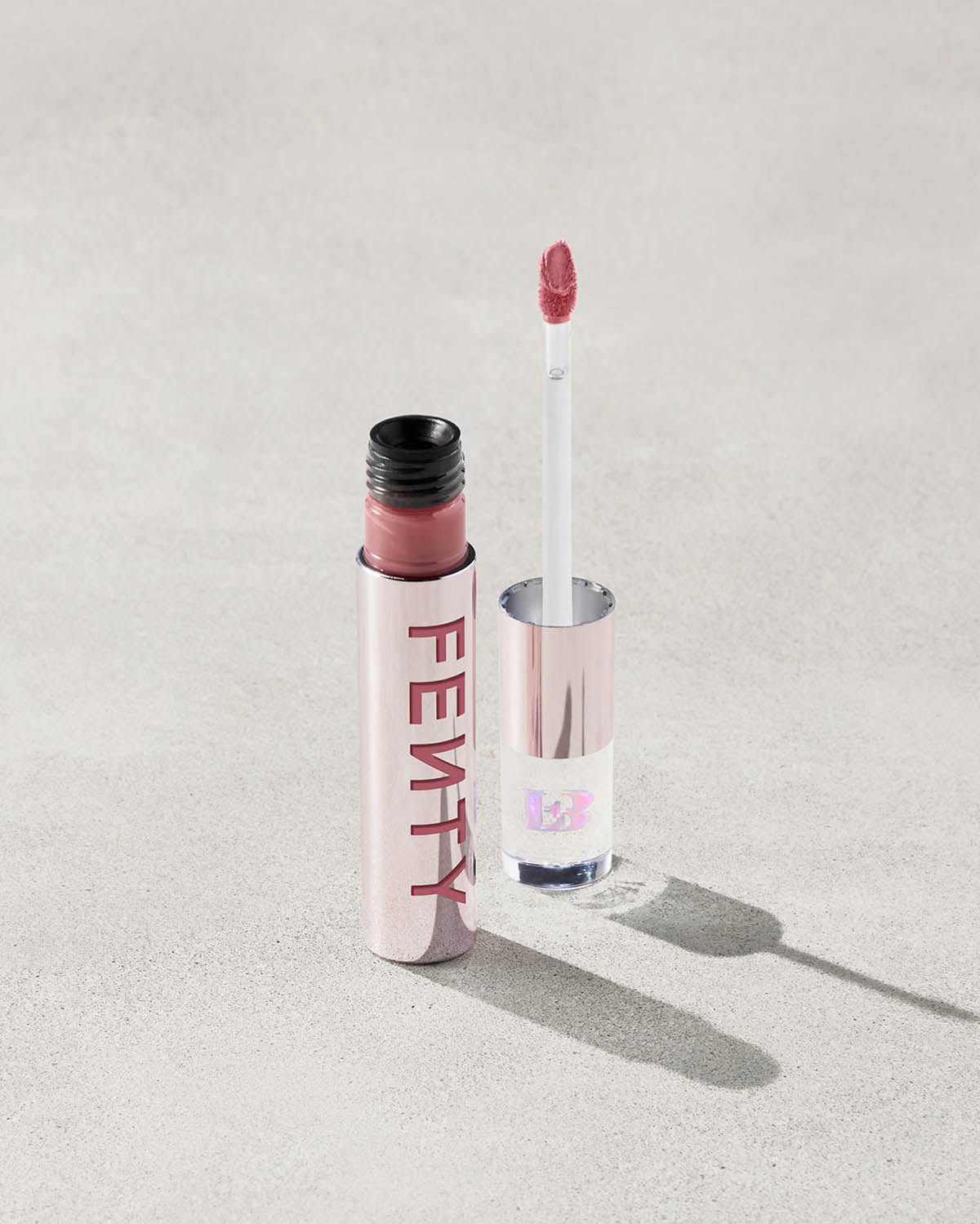 FB_POSTHOL22_T2PRODUCT_CONCRETE_FENTY_ICON_VELVET_LIQUID_LIP_OPEN_FASHIONFIEND_1200x1500_dd284d3b-0f5e-4400-9c96-75bc425eb4e3