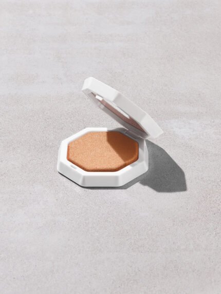 Demi'glow Light-Diffusing Highlighter — Trophies in Truffle